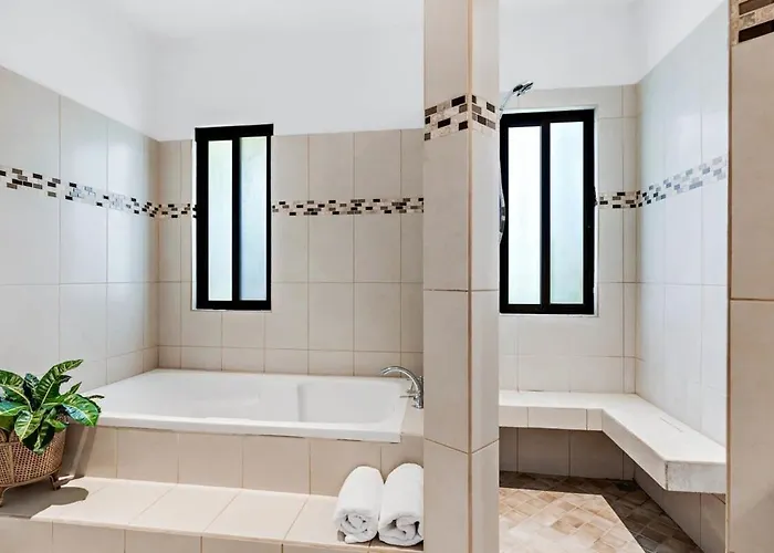 Stylish With Chic Decor, Luxury Amenities & Tropical Outdoor Oasis With Sparkling Private Pool Сasa de vacaciones Brasilito