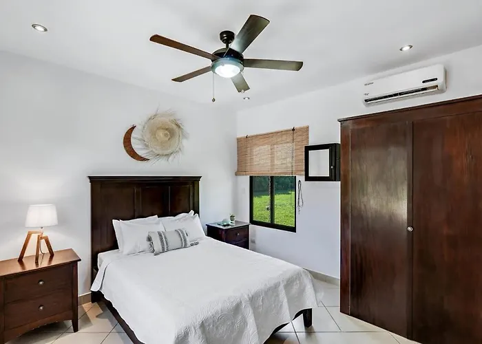 Сasa de vacaciones Stylish With Chic Decor, Luxury Amenities & Tropical Outdoor Oasis With Sparkling Private Pool Brasilito