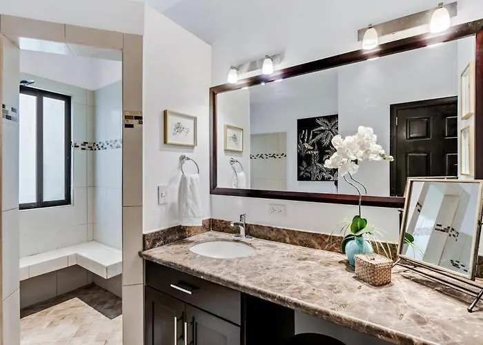 Stylish With Chic Decor, Luxury Amenities & Tropical Outdoor Oasis With Sparkling Private Pool Сasa de vacaciones Brasilito