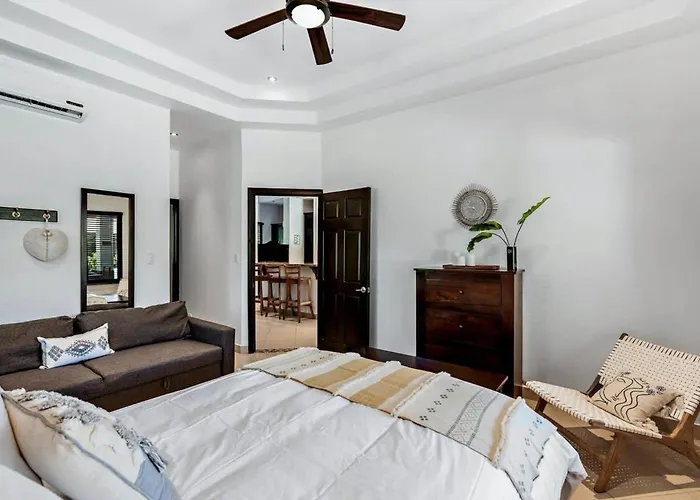 Сasa de vacaciones Stylish With Chic Decor, Luxury Amenities & Tropical Outdoor Oasis With Sparkling Private Pool Brasilito