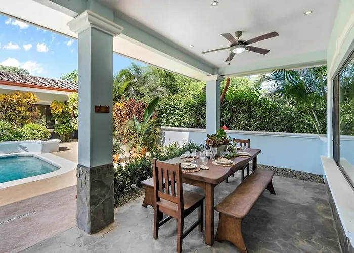 Stylish With Chic Decor, Luxury Amenities & Tropical Outdoor Oasis With Sparkling Private Pool
