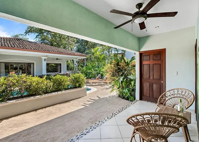 Stylish With Chic Decor, Luxury Amenities & Tropical Outdoor Oasis With Sparkling Private Pool Сasa de vacaciones *