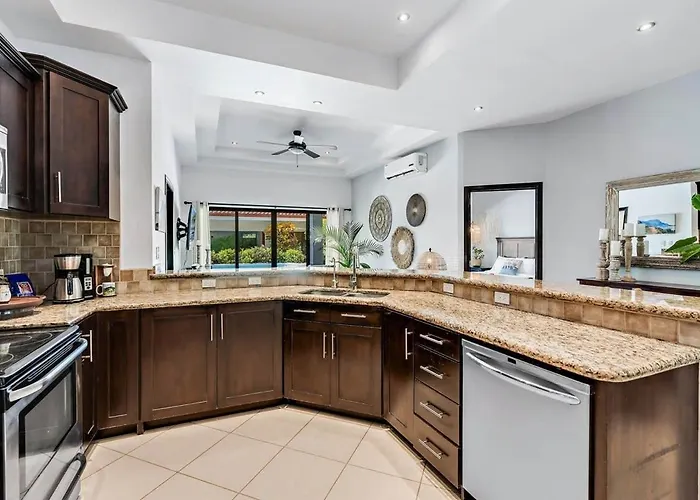Stylish With Chic Decor, Luxury Amenities & Tropical Outdoor Oasis With Sparkling Private Pool Brasilito